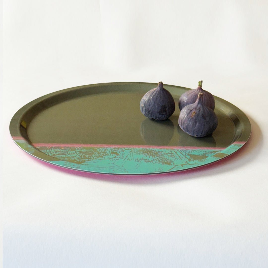 tray - OLIVE ROUND Decorative melamine tray in olive green featuring three figs on a white background